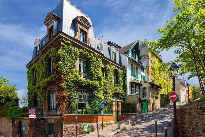 Romantic Montmartre: Paris Lost Lovers Exploration Game and Tour - Where you start and why ending at Sacré-Cœur matters