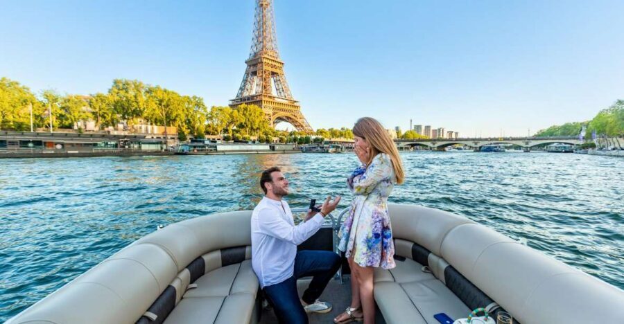 Romantic photo shooting on a private boat in Paris - Key things to know before you book