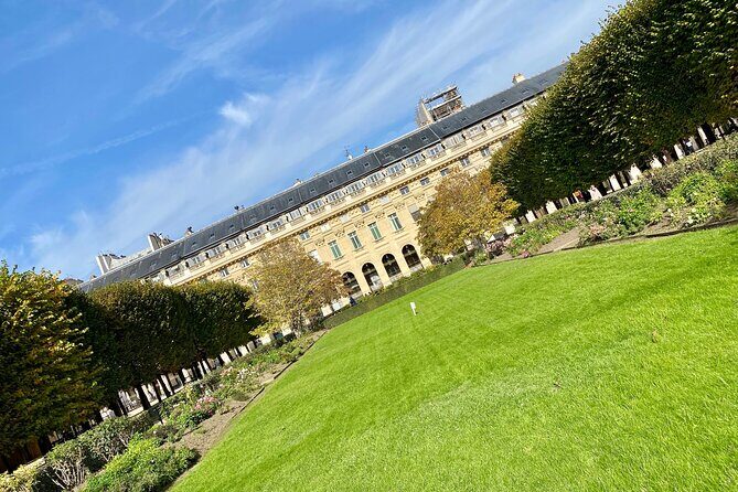Royal Palace & Covered Passages, audioguided tour - Stop 1: Palais-Royal courtyards, gardens, and midi pétante