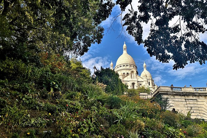 Sacred Heart and Montmartre with private guide - Le Bateau-Lavoir and Le Mur des Je t’aime: art history with names you can remember