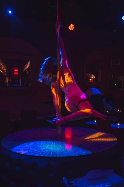 Secret Square Paris : Parisian Strip-Tease Cabaret Ticket - The show itself: what a strip-tease “cabaret-style” performance means here