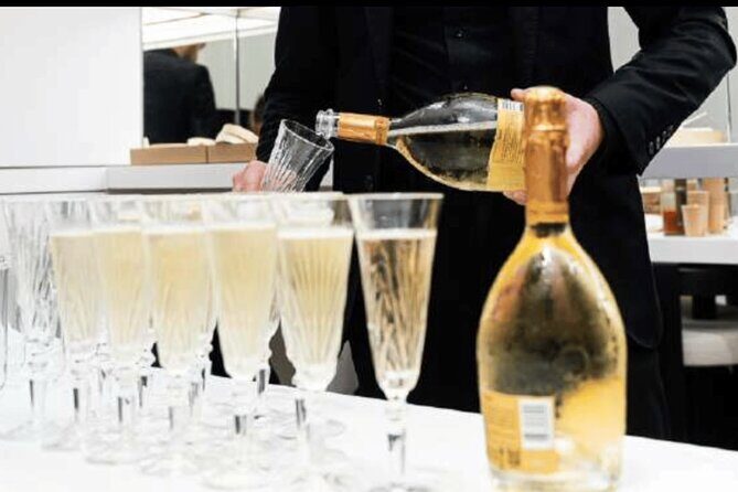 See 15 plus Paris Sights Tour and Fun Perfume Experience - How to plan your day around short stops
