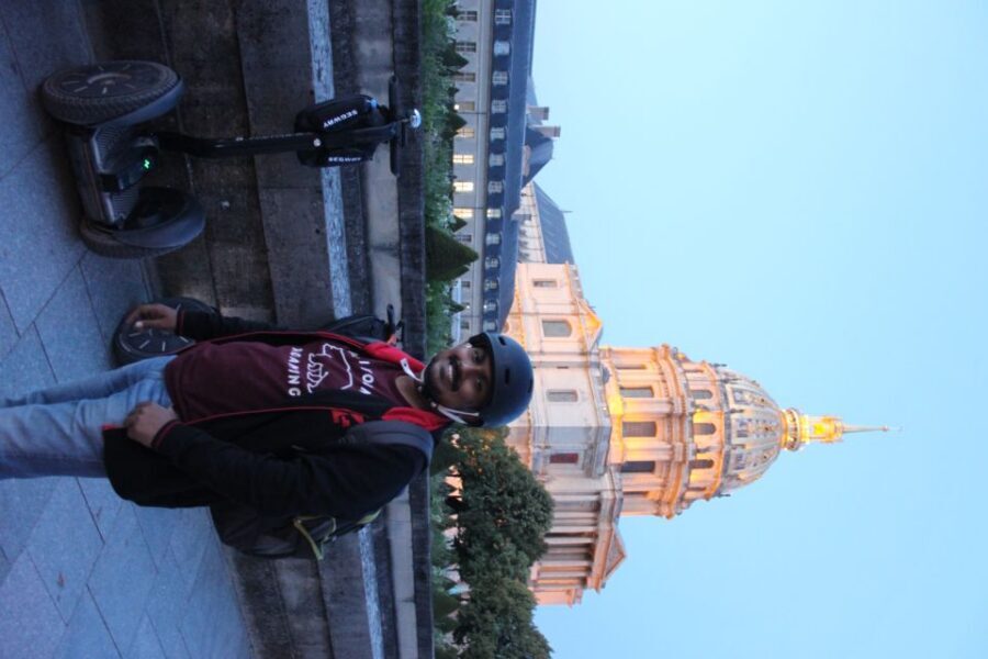 Segway private tour Lights of Paris - Champ de Mars and École Militaire: lining up with the Eiffel Tower