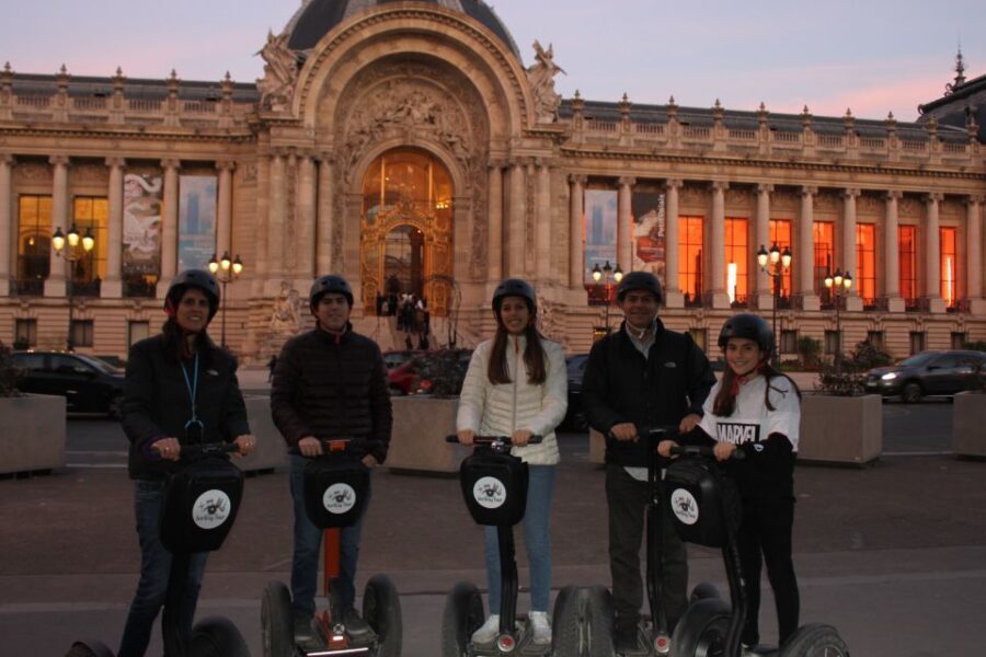 Segway private tour Lights of Paris - Eiffel Tower light show: catching the sparkles during the hour