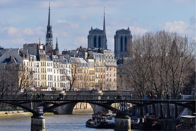 Seine River Cruise flexible ticket with Audio in Paris - 1 Hour - Day vs night departures: pick the mood that matches your trip