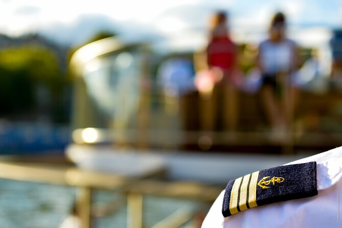 Seine River Guided Cruise with Kids by Vedettes de Paris - The bar, snacks, and how to plan for hungry kids