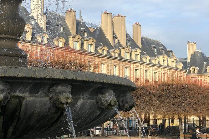 Semi-Private French Revolution and Conciergerie tour - Stop 3: Hôtel de Ville, the Seat of Government and a Wall of French Memory