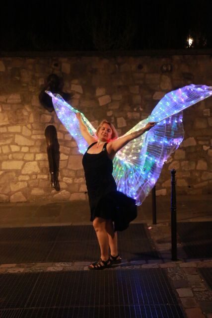 Singing Montmartre by night with a Diva - Why Montmartre feels different after dark