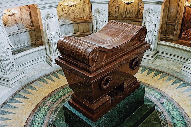 Skip-the-line Invalides Dome Louis XIV & Napoleon Tour - Exclusive Guided Tour - Stop 2 at the Musée de l’Armée: Military Maps, Artifacts, and Weapon Stories