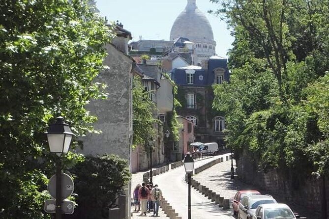 Small group visit to the Montmartre district in Italian - The Montmartre experience: more than Sacré-Cœur photos