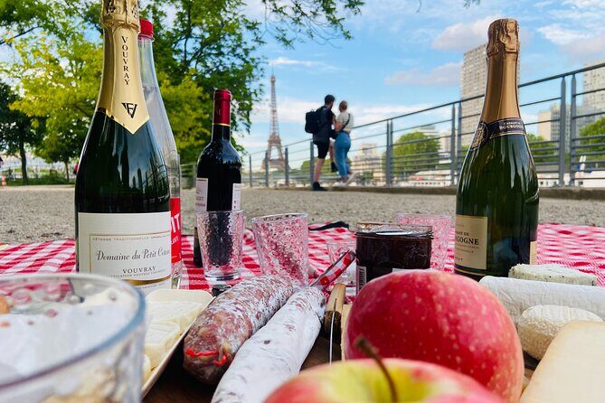 Sunset Picnic with View of Eiffel Tower and Live Music - From Allée des Cygnes to Île aux Cygnes: a simple, scenic flow