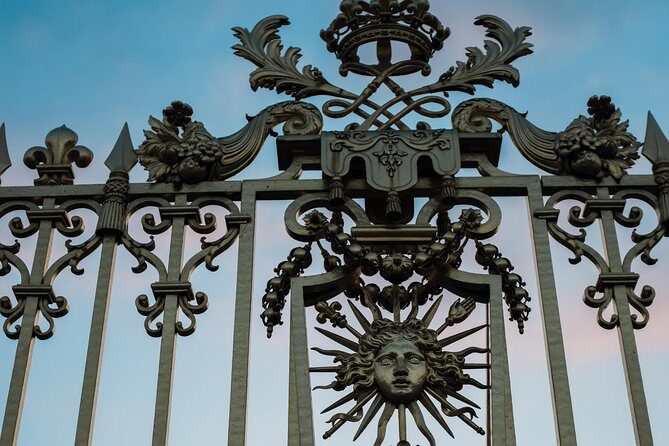 Sunset Versailles Bike Tour with Fireworks - Why bike to Versailles at sunset beats a daytime visit