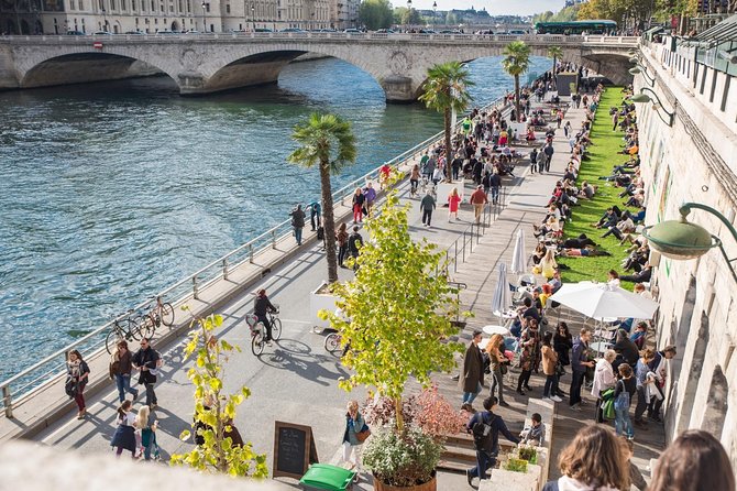 The Beauty of Paris by Bike: Private Tour - Private guiding: when the explanations make the landmarks click