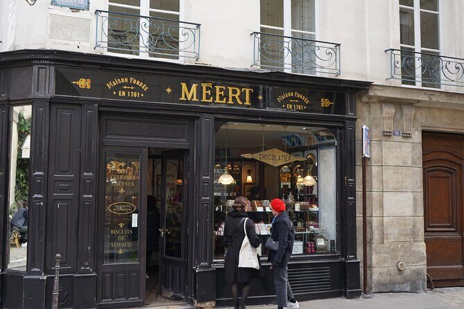 The best sights in Paris with guide - The Marais + Place des Vosges + Rue des Rosiers: old Paris with character