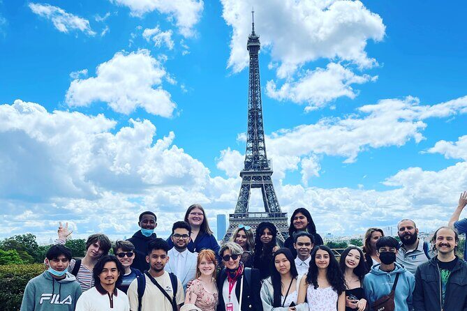 The best sights in Paris with guide - Montmartre and Sacré-Coeur: the climb that earns the view