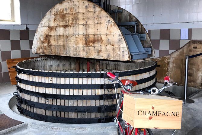 The Connoisseurs from Epernay (Private Half day Champagne Tour) - Epernay pickup and the vehicle reality check (electric E-Mehari included)