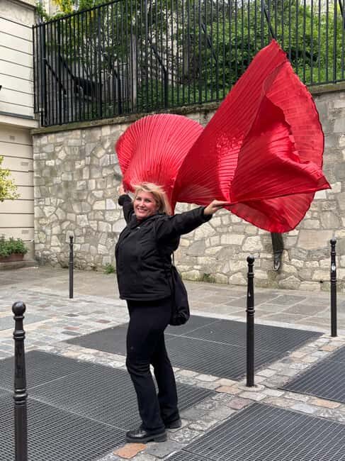 The voice of Montmartre is a must-see in Paris - Walking the route: Place des Abbesses, a vineyard stop, and the Sacré-Cœur finish
