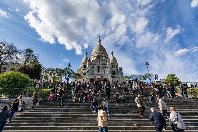 Tour guide in Paris - Visit Paris with your official guide ! - Montmartre exploration for 2 hours: free access, local routes, and easy wins