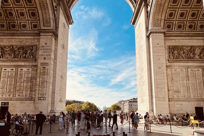 Tour guide in Paris - Visit Paris with your official guide ! - Notre-Dame interior with your private guide: the part you’ll remember