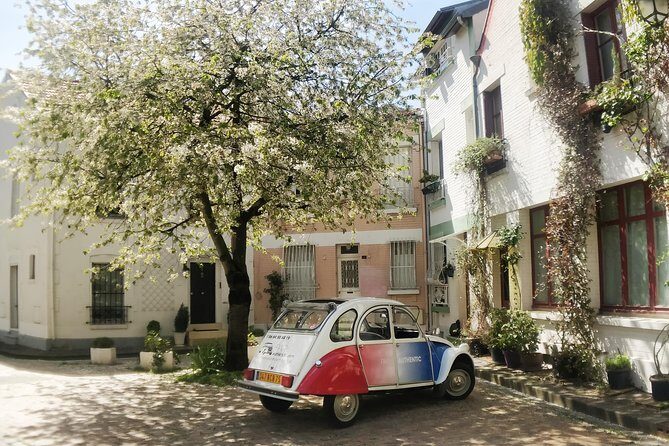 Tour in a vintage car with a Parisian - The “Parisian guide” part is where the value lives