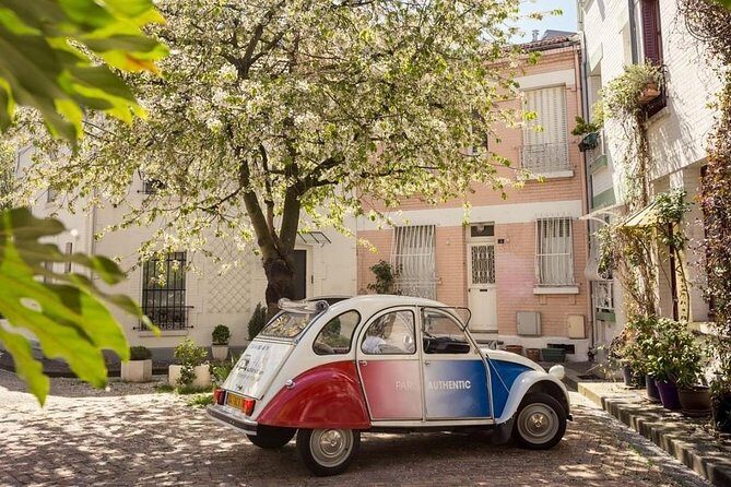Tour in a vintage car with a Parisian - Montmartre and the Latin Quarter feel like different Paris