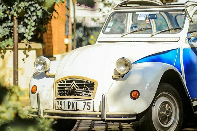 Tour in a vintage car with a Parisian - Price and value: $292.06 for up to 3 people