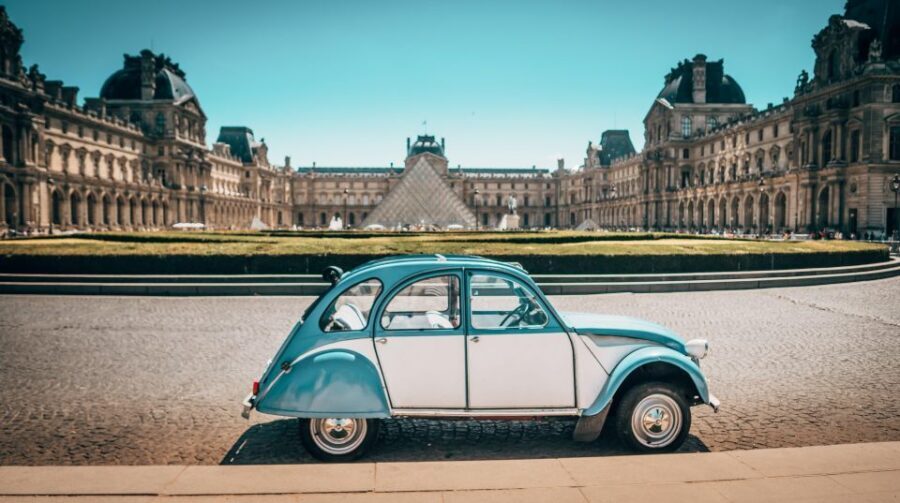 Tour of Paris in Citroën 2CV - Price and value for a private group of up to three