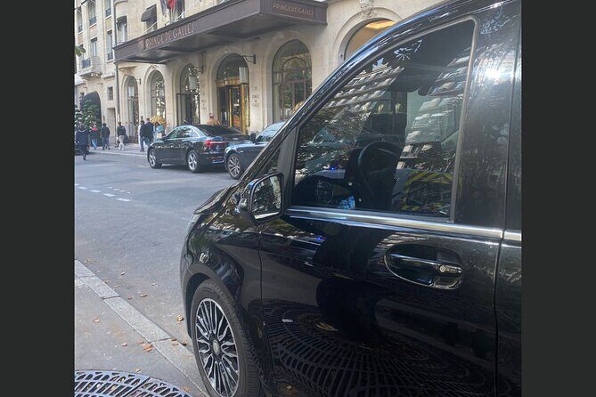 Transfer between Paris and airports CDG/ORLY/LBG (Van 8pax) - Inside the van: kids, luggage, and comfort you can feel