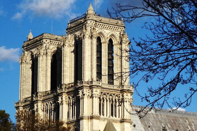 Treasure Hunt in Paris – From the Panthéon to the Louvre - The Notre-Dame mysterious owner clue stretch: how Île de la Cité changes the vibe