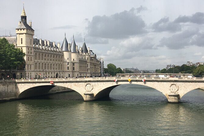 Treasure Hunt in Paris – From the Panthéon to the Louvre - What you get for $36.05: value that comes from the format