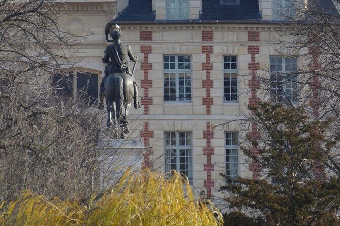 Treasure Hunt in Paris – From the Panthéon to the Louvre - Self-guided, but not on your own: how assistance works