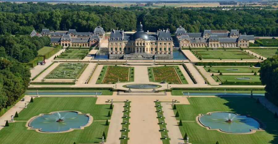 Vaux le Vicomte Chateau Entry Ticket and Chateaubus Transfer - Châteaubus transfer from Melun: where to meet and how timing works