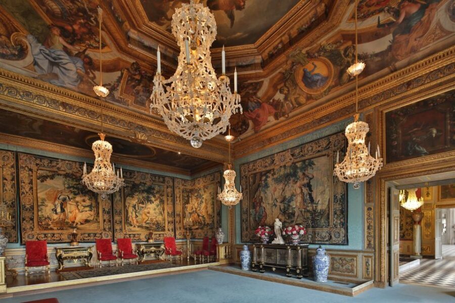 Vaux le Vicomte Chateau Entry Ticket and Chateaubus Transfer - Should you book the Vaux-le-Vicomte Châteaubus tour?