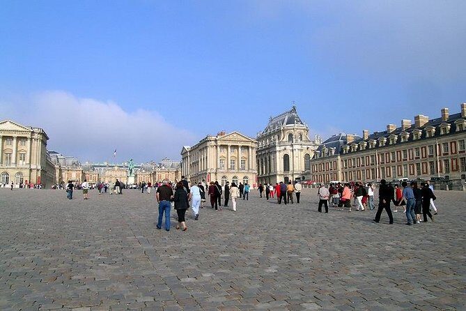 Versailles and Giverny Tour Hotel Pickup - Giverny and Monet’s house: self-guided time in an artist’s world