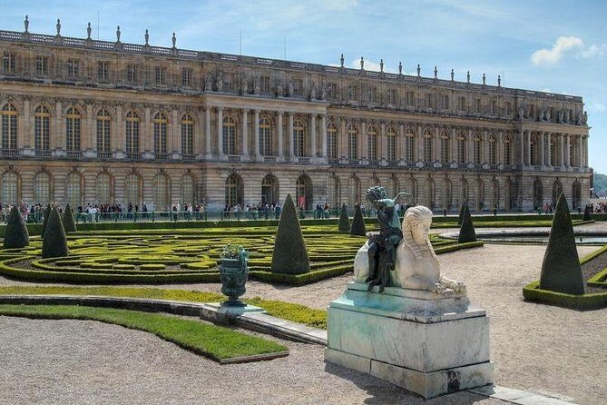 Versailles and Giverny Tour Hotel Pickup - Small risks worth knowing before you book