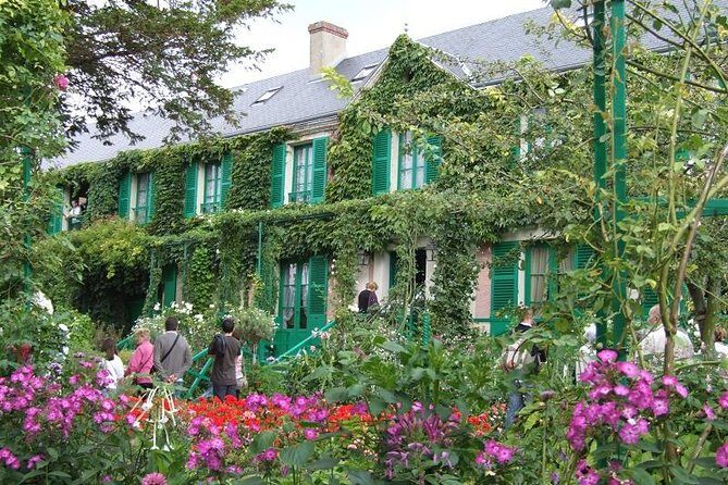 Versailles and Giverny Tour Hotel Pickup - Versailles Palace: where a guide turns rooms into a story