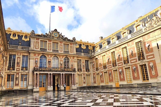 Versailles and Louvre Museum Access and Tour - What you’ll see at the Louvre in 2 guided hours
