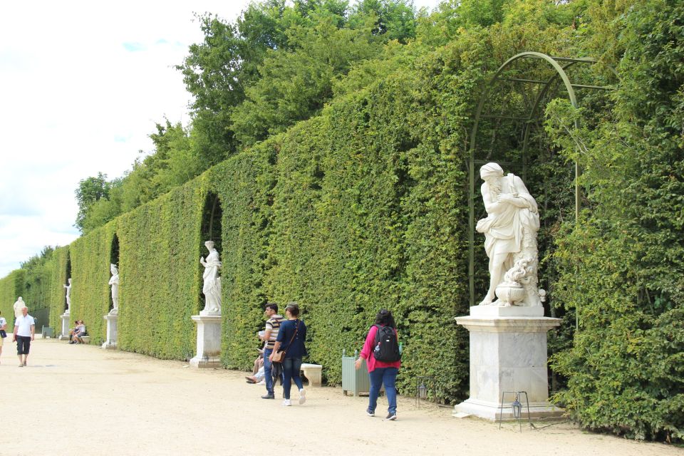 Versailles: Garden Private Guided Tour & Palace Entry Ticket - What the Trianon Palaces Ticket Adds to Your Day