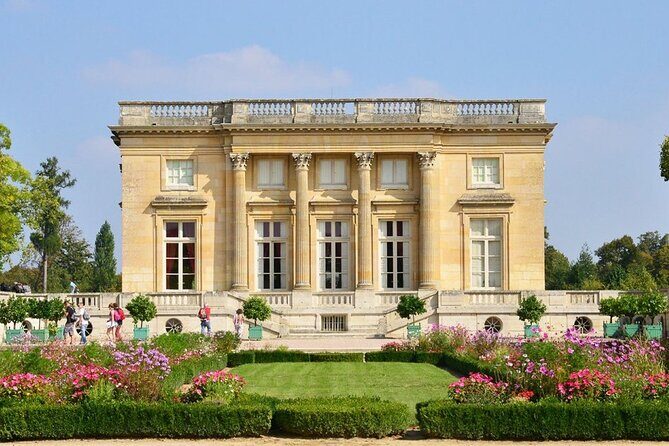 Versailles Half Day Private Tour Trianons & Gardens Included - The guide factor: friendliness matters, but so does depth