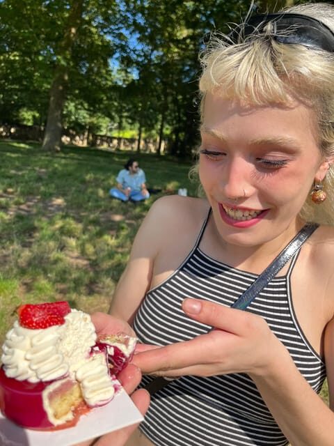 Versailles: Local & small-group Farmers' Market Food Tour - Pastries, macarons, and Saint-Louis street sights