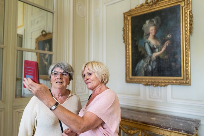 Versailles Marie Antoinette Afternoon Guided Tour with Petit Trianon & Hamlet - The walk and what to watch for on the way toward the hamlet