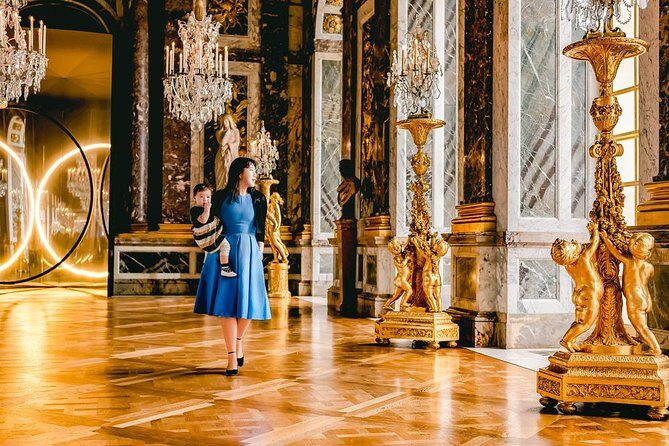 Versailles & Marie Antoinette's Estate Full-Day Private Family Tour - Skip-the-line entrance and what to look for inside the Palace