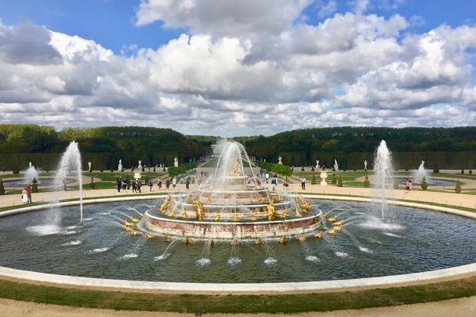 Versailles Palace and Giverny Private Guided Tour from Paris - The Luxury Van and Hotel Pickup: Comfort That Actually Matters