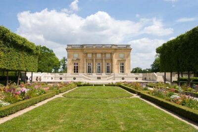 Versailles Palace Best of Estate Private Day Tour with Lunch & Queen's Hamlet - Entering the Palace of Versailles: skip-the-line and a guided route