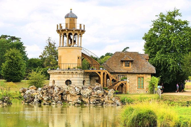 Versailles Palace Best of Estate Private Day Tour with Lunch & Queen's Hamlet - Versailles Gardens: freedom time in a 2,000-acre layout