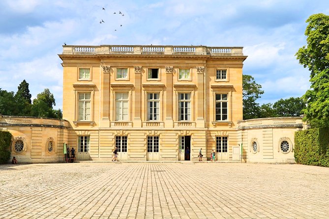 Versailles Palace Best of Estate Private Day Tour with Lunch & Queen's Hamlet - Price and value: is $754.95 per person worth it?