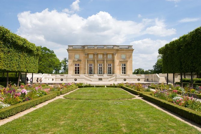 Versailles Palace Best of Estate Private Day Tour with Lunch & Queen's Hamlet - Entering the Palace of Versailles: skip-the-line and a guided route