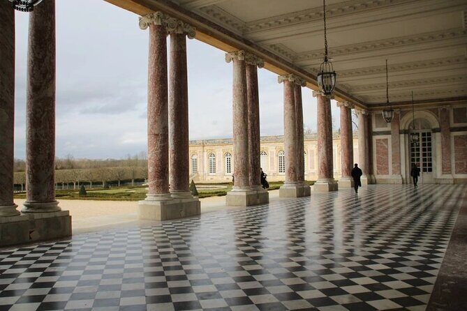 Versailles Palace Entrance Ticket and Breakfast at Ore Restaurant - Practical logistics: meeting point, timing, and what to bring