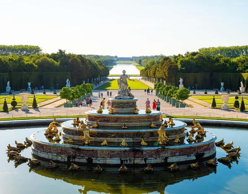 Versailles: Palace & Gardens Guided Tour with Entry Tickets - What it’s like to navigate Versailles in real life
