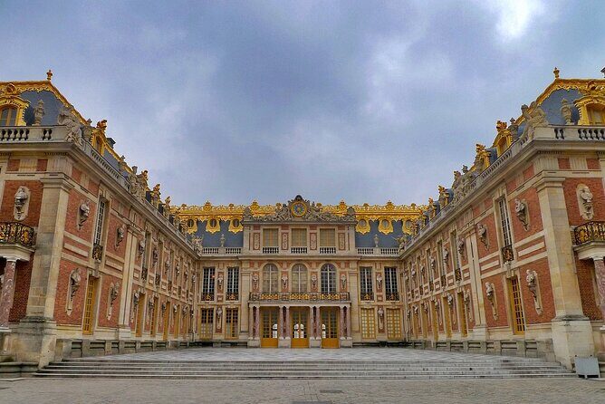 Versailles Palace Private Tour from Paris/skip-the-line ticket - King Louis Philippe’s Painting Gallery: What You See Matters